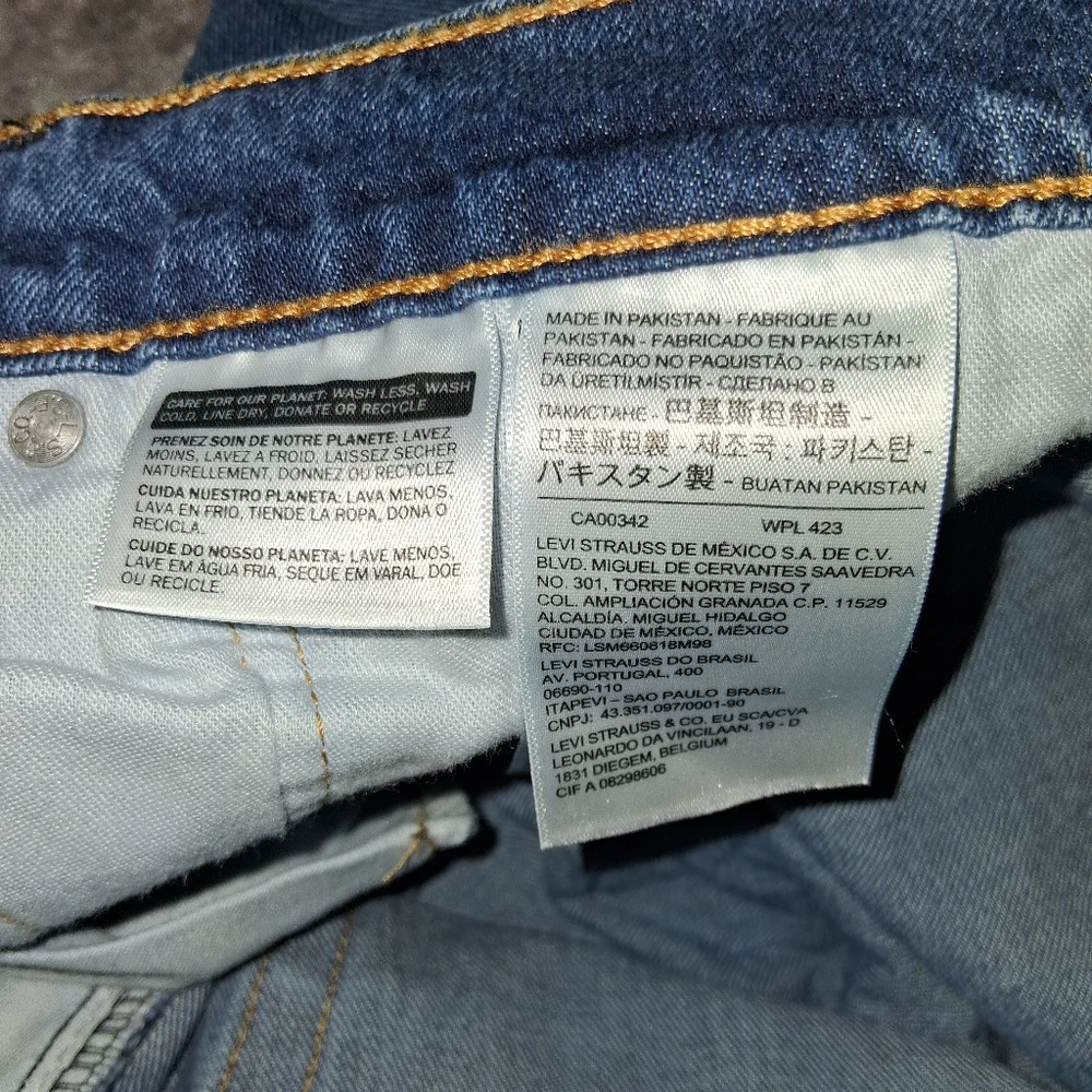 EUC Levis Size 36 X 32 505 Regular Fit Men's Blue Jeans!!